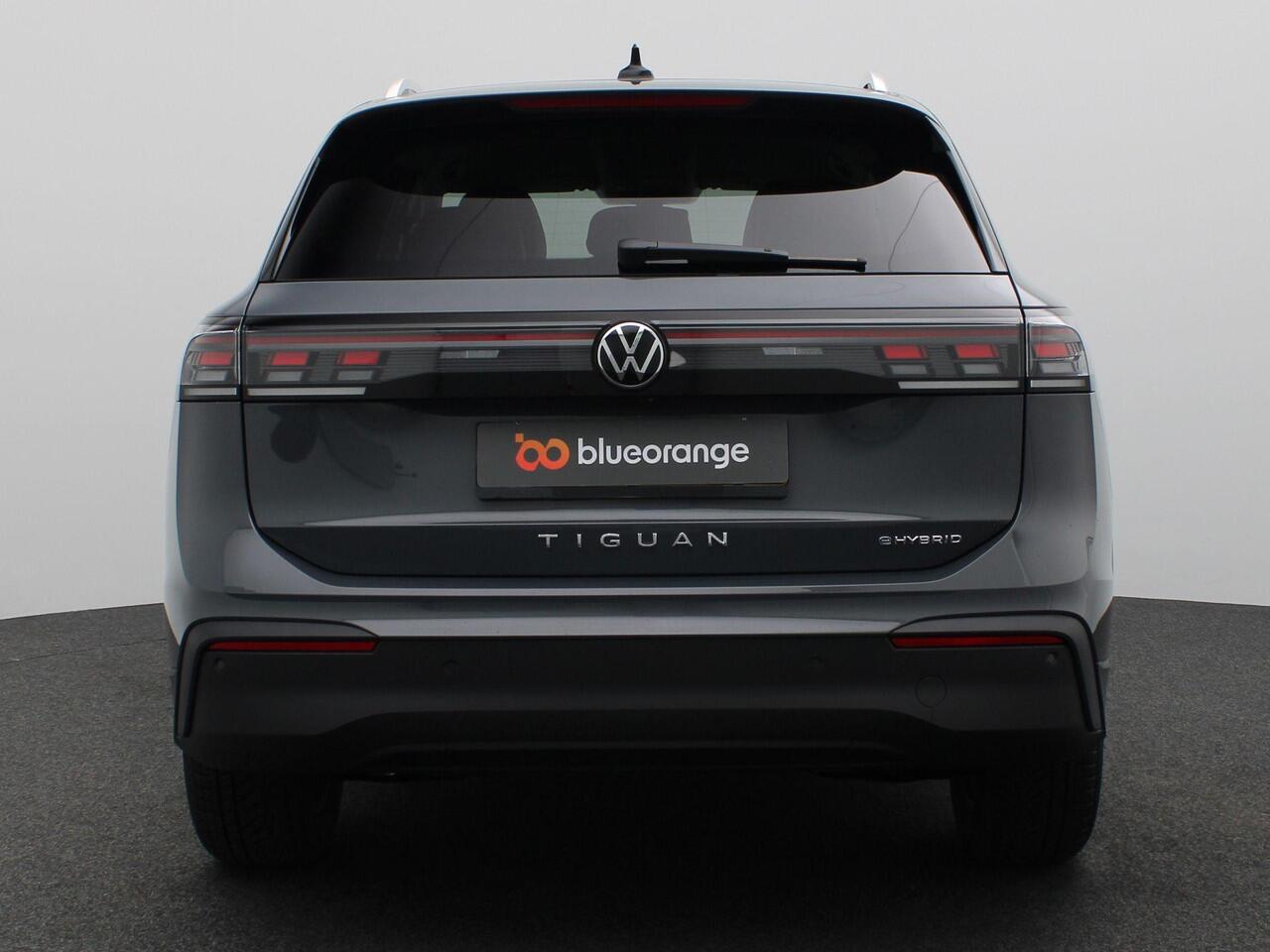 Volkswagen TIGUAN 1.5 eHybrid Life Edition 204PK DSG Trekhaak, Achteruitrijcamera, Navi via Apple Carplay/Android Auto, Keyless, Side Assist, Stoel-Stuurverwarming, Trekhaak, Elektr. Achterklep, 18" LM Velgen