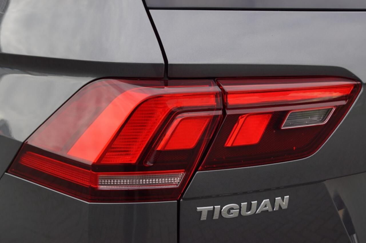 Volkswagen TIGUAN 1.5 TSI DSG R-line 150pk / Navi / Camera / Trekhaak wegkl.b./ Park-assist / ACC