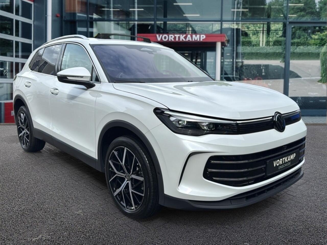 Volkswagen TIGUAN 1.5 TSI E-HYBRID ELEGANCE PANO-DAK/TREKHAAK/CAMERA/NAVI/ACC/STOELVERW