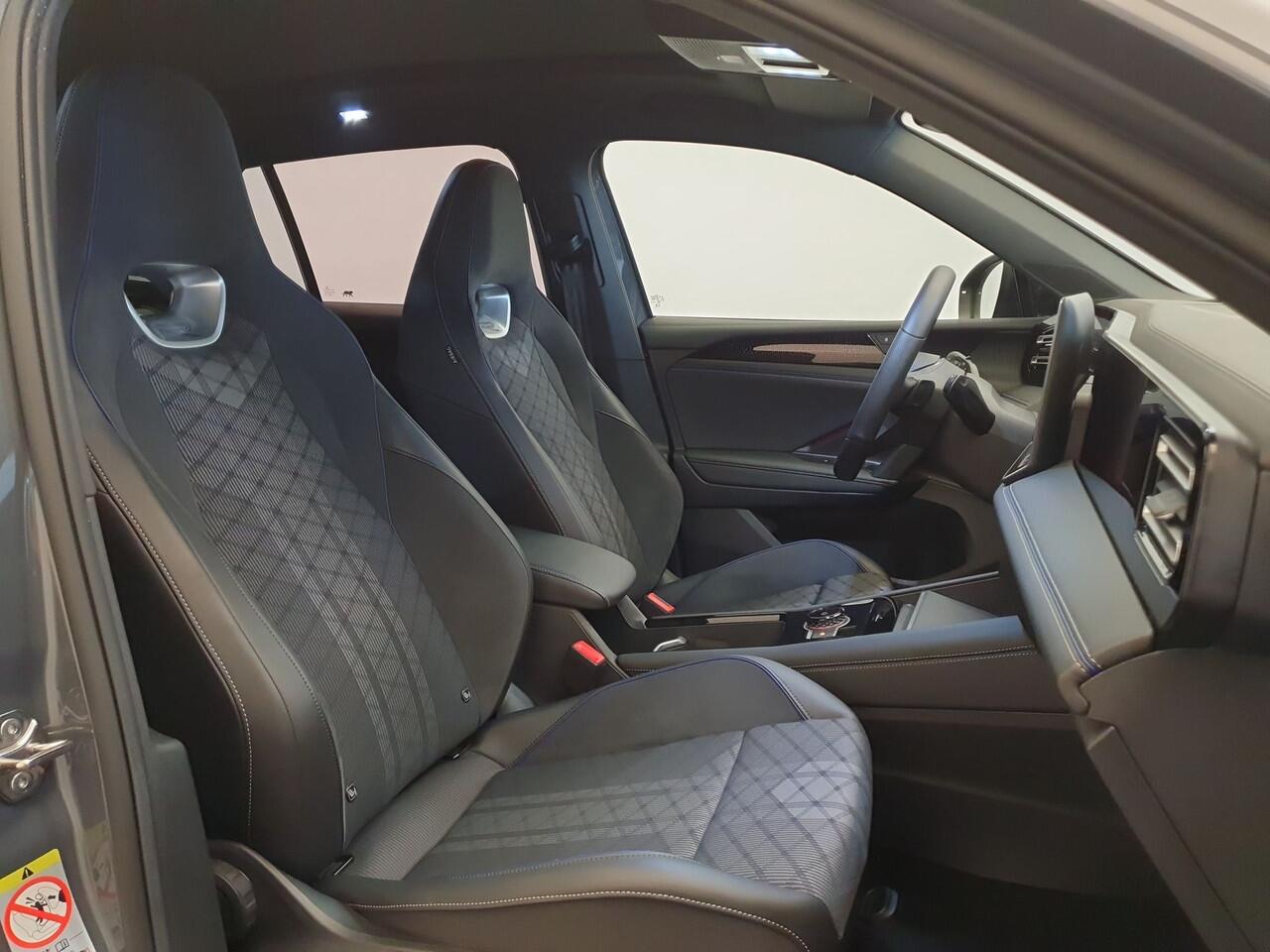 Volkswagen TIGUAN 1.5 eTSI 150pk DSG/AUT R-Line Leder, Wegklapbare trekhaak, Panoramadak, 360 camera