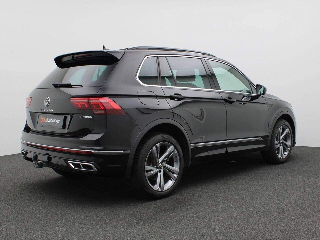 Volkswagen TIGUAN 1.4 TSI eHybrid R-Line Business 245PK DSG Panorama Dak, Trekhaak, Achterruitrijamera, Elektr. Achterklep, Virtual Cockpit, Matrix-LED Verlichting, Adaptieve Cruise Control, Side Assist, Stuur- en Stoelverwarming, Park Assist, 19" LM Velgen