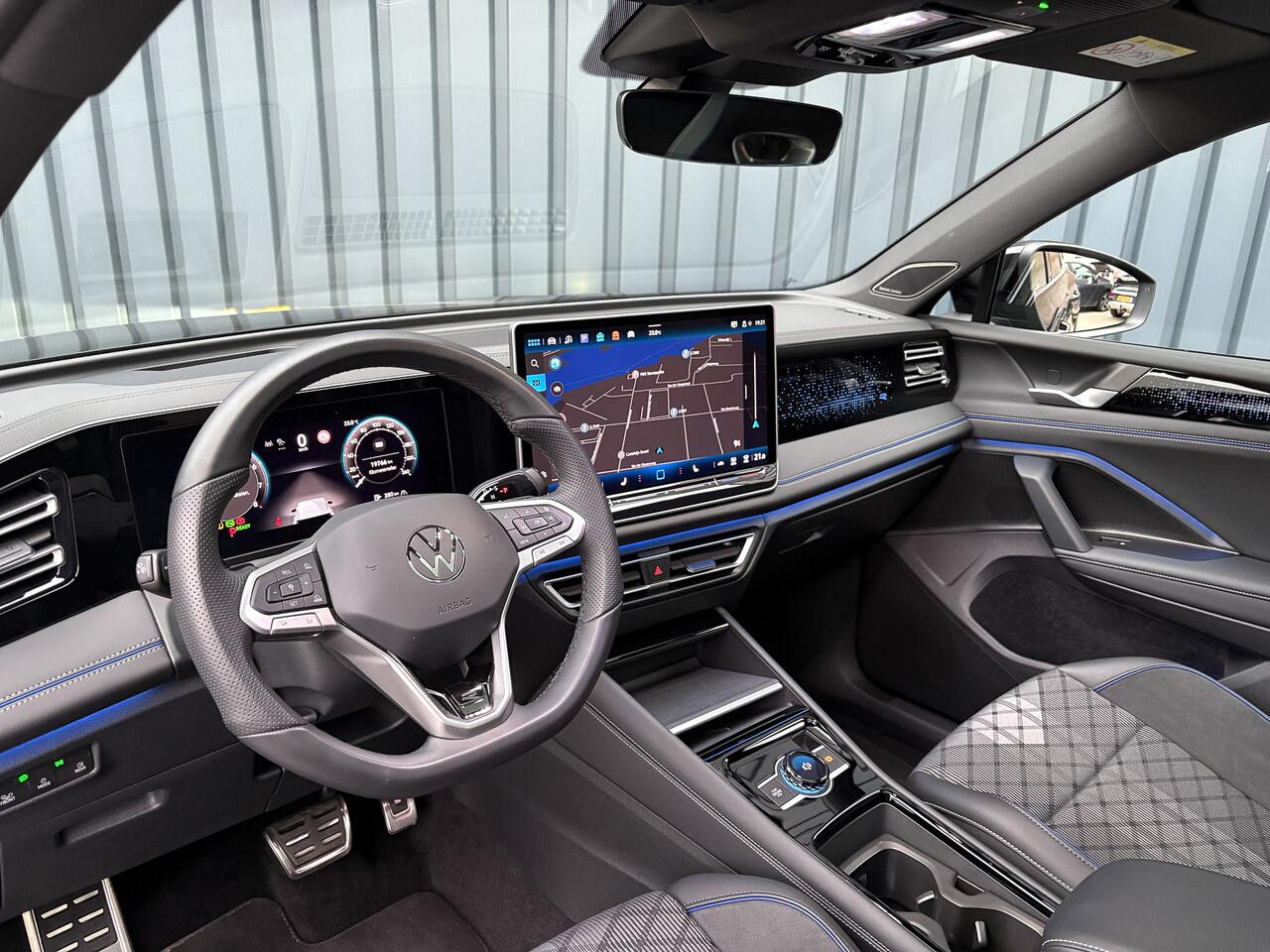 Volkswagen TIGUAN 1.5 eTSI R-Line Edition | 360 Camera | Harman/ Kardon | Trekhaak | Panodak | IQ Light | Head Up | Prijs Rijklaar!!