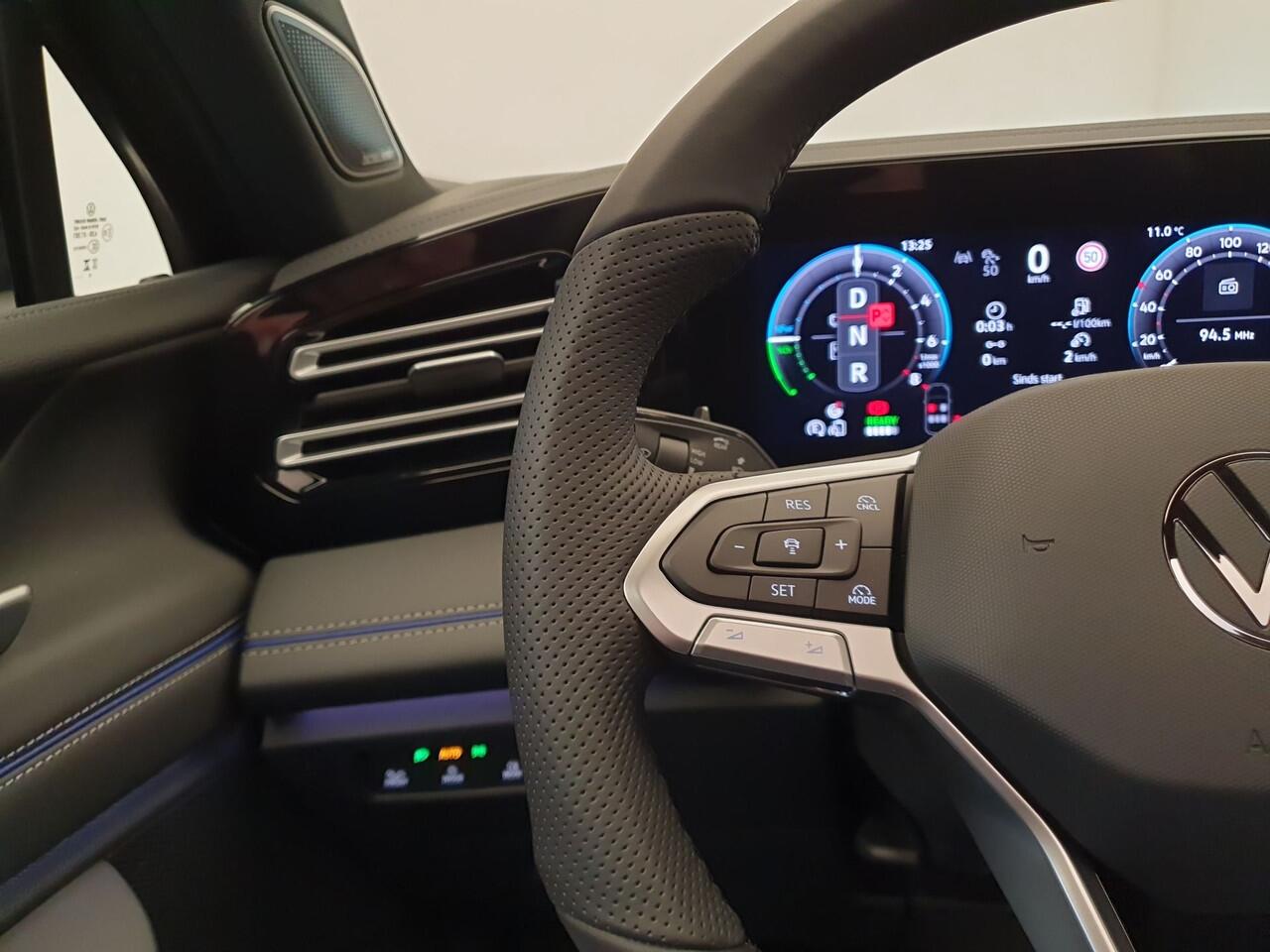 Volkswagen TIGUAN 1.5 eHybrid 272pk DSG/AUT R-Line Wegklapbare trekhaak, Panoramadak, Harman/Kardon, Leder