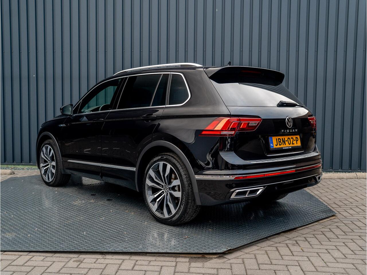 Volkswagen TIGUAN 1.5 TSI R-Line Business+ | Leder | Stoelgeheugen | IQ Light | Elk. A-klep | Prijs Rijklaar!!