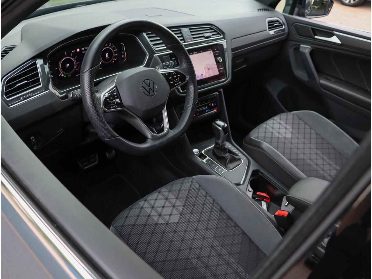 Volkswagen TIGUAN 1.4 eHybrid R-Line 3x | 245PK Matrix LED 20'' 30.173km!