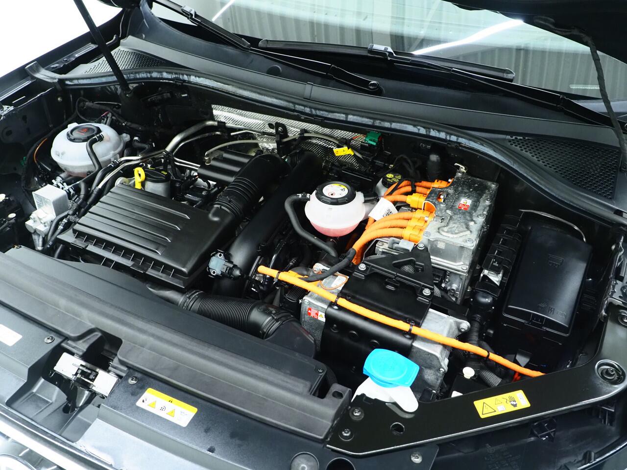 Volkswagen TIGUAN 1.4 TSI eHybrid Elegance Exclusive | Panoramadak | Trekhaak | Leder | 360 | Adaptive Cruise | Keyless | Carplay