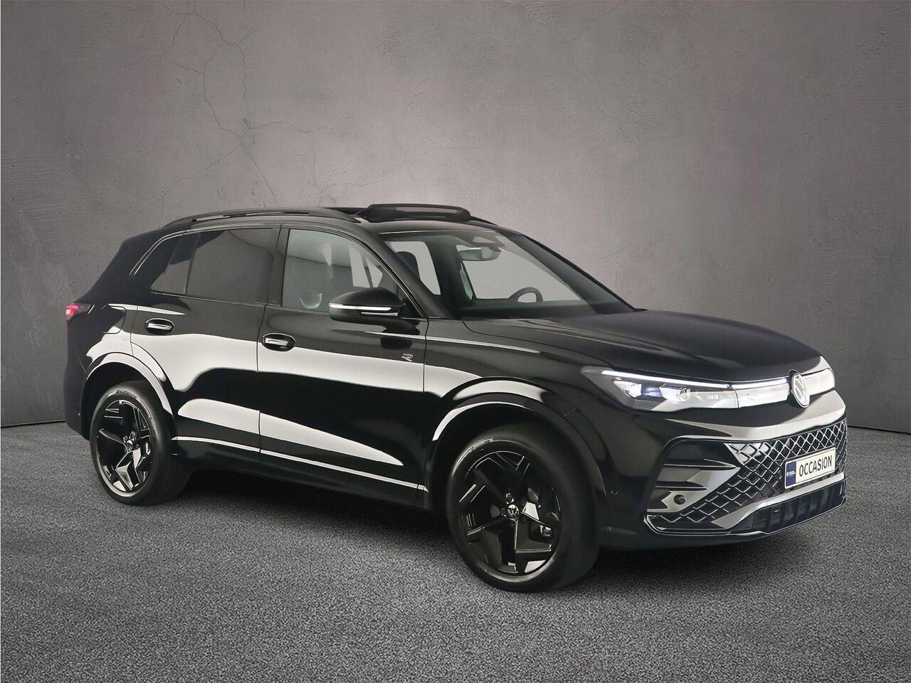 Volkswagen TIGUAN R-Line Edition 1.5 TSI eHybrid 272pk DSG Automaat Black Style, Trekhaak, Panoramadak, Adaptive cruise control, Achteruitrijcamera, Elektrische achterklep