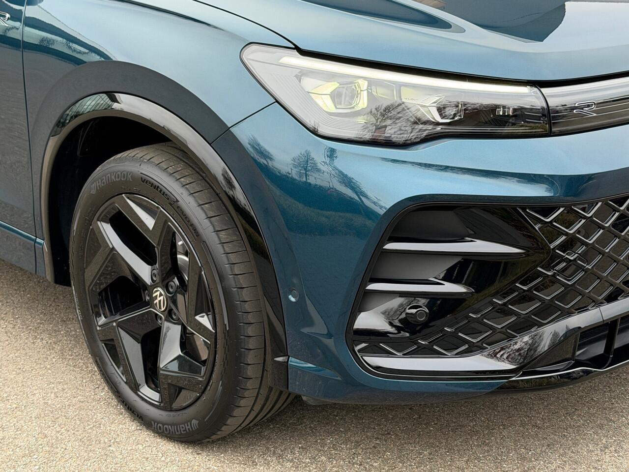 Volkswagen TIGUAN 1.5 eHybrid R-Line | Black line | 360 Camera | Trekhaak | Dode hoek | IQ light | Elek. klep | Rijklaar incl. garantie