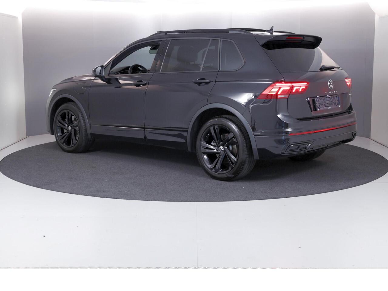 Volkswagen TIGUAN 1.4 TSI eHybrid R-Line Business+ 245 pk Automaat (DSG) | Navigatie | Panoramadak | Parkeersensoren (Park assist) | Stoelverwarming v/a | Black Style pakket | R-Line |