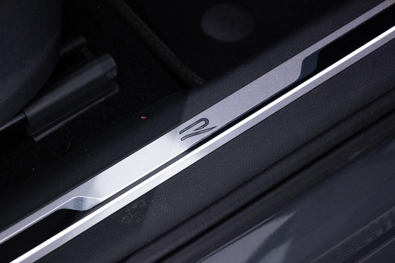 Volkswagen TIGUAN 1.4 TSI eHybrid R-Line Business+ | Trekhaak ? 1e Eigenaar