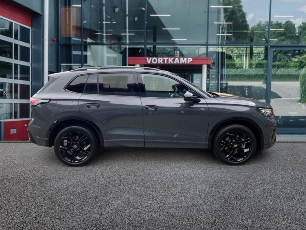 Volkswagen TIGUAN 1.5 TSI EHYBRID R-LINE BLACK-OPTIK PANO-DAK/TREKHAAK/LEDER/360-C