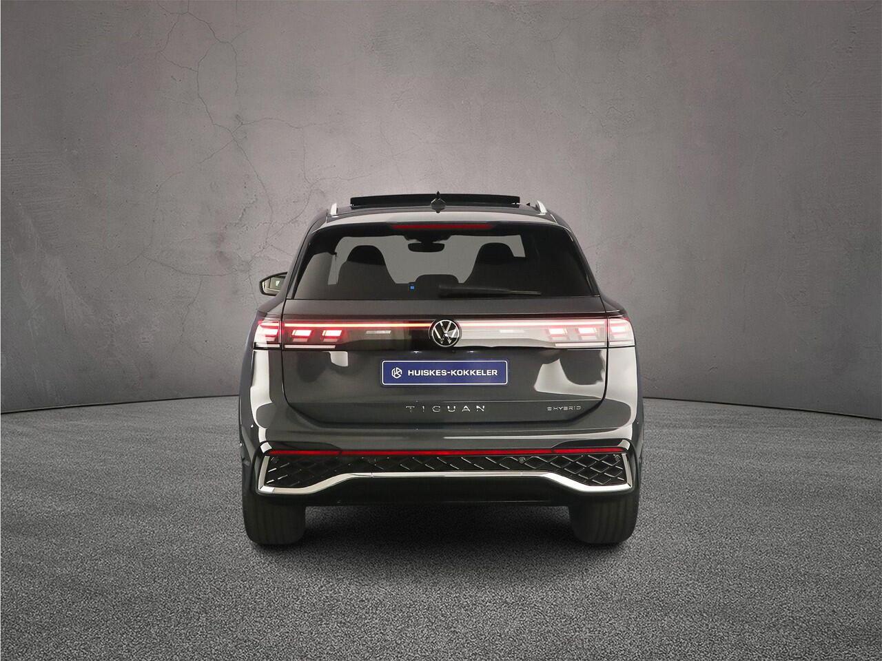 Volkswagen TIGUAN R-Line Edition 1.5 TSI eHybrid 272pk DSG Automaat Trekhaak, Panoramadak, Adaptive cruise control, Achteruitrijcamera, Navigatie, Elektrische achterklep