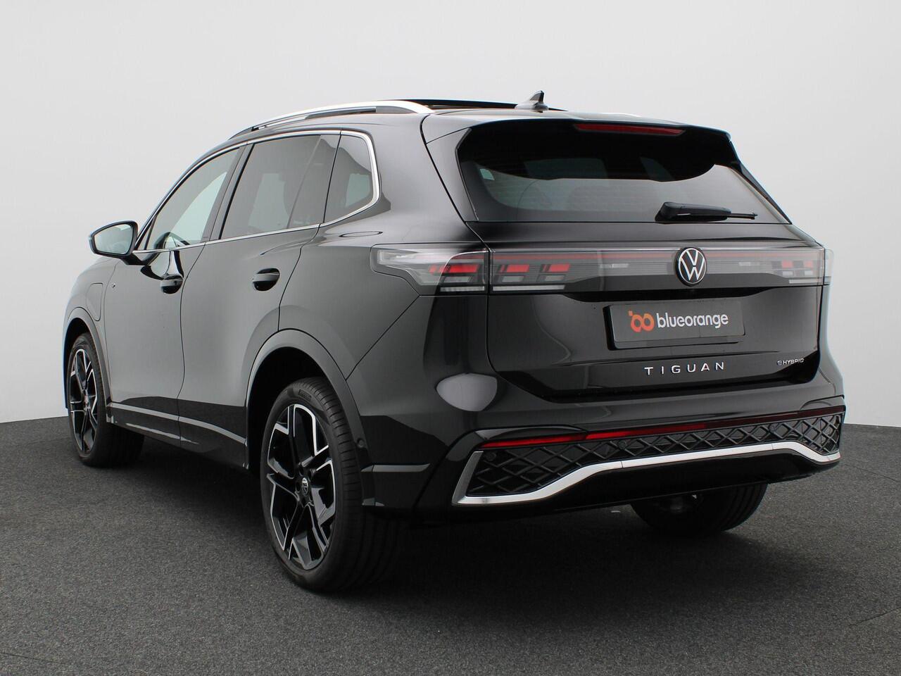 Volkswagen TIGUAN 1.5 eHybrid R-Line Edition 272PK DSG Lederen bekleding, Massage, Ventilatiestoelen, Panoramadak, York 20" LMV, Navigatie, Adaptive Cruise Control, Assistentiepakket