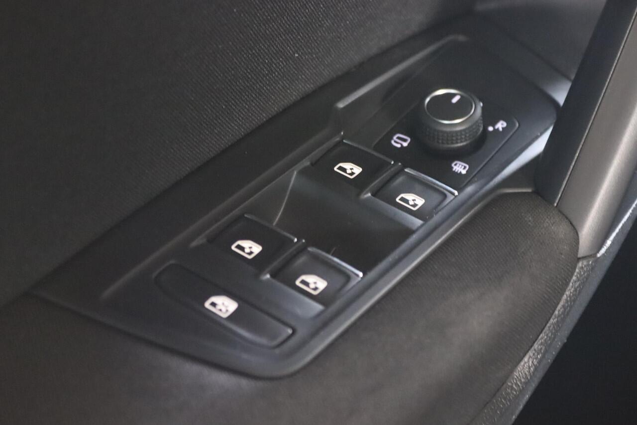 Volkswagen TIGUAN Allspace 1.5 TSI, Life, 7-Persoons, Trekhaak, Virtual Cockpit, Apple CarPlay/Android Auto, Stoel/Stuur verwarming,