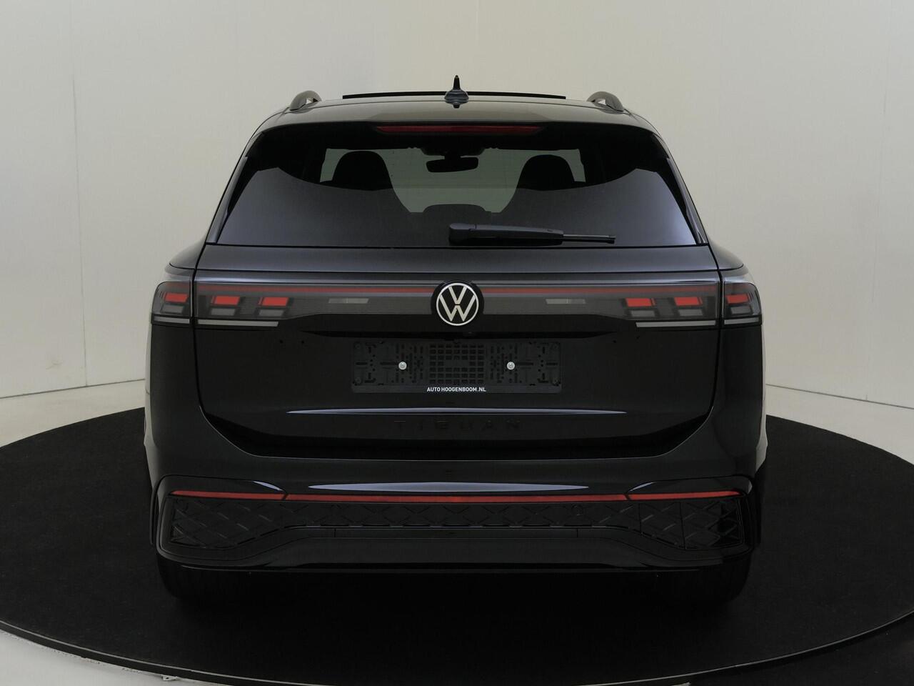 Volkswagen TIGUAN R-Line Edition - eHybrid | 'App-Connect' draadloze smartphone integratie | Automatische afstandsregeling (Adaptive Cruise Control) | Black Style Pakket