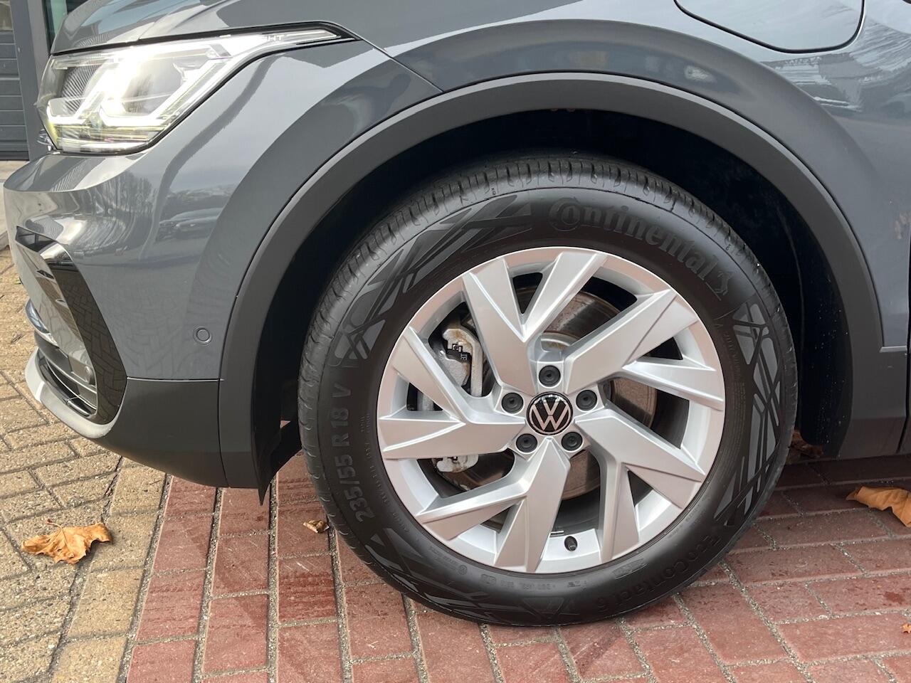 Volkswagen TIGUAN 1.4 TSI 245pk DSG eHybrid Elegance / Zwenkbare Trekhaak / Panoramadak / Elek Achterklep Met Virtual Pedal / LED Matrix / Camera / 18'' LMV / Navigatie / Carplay