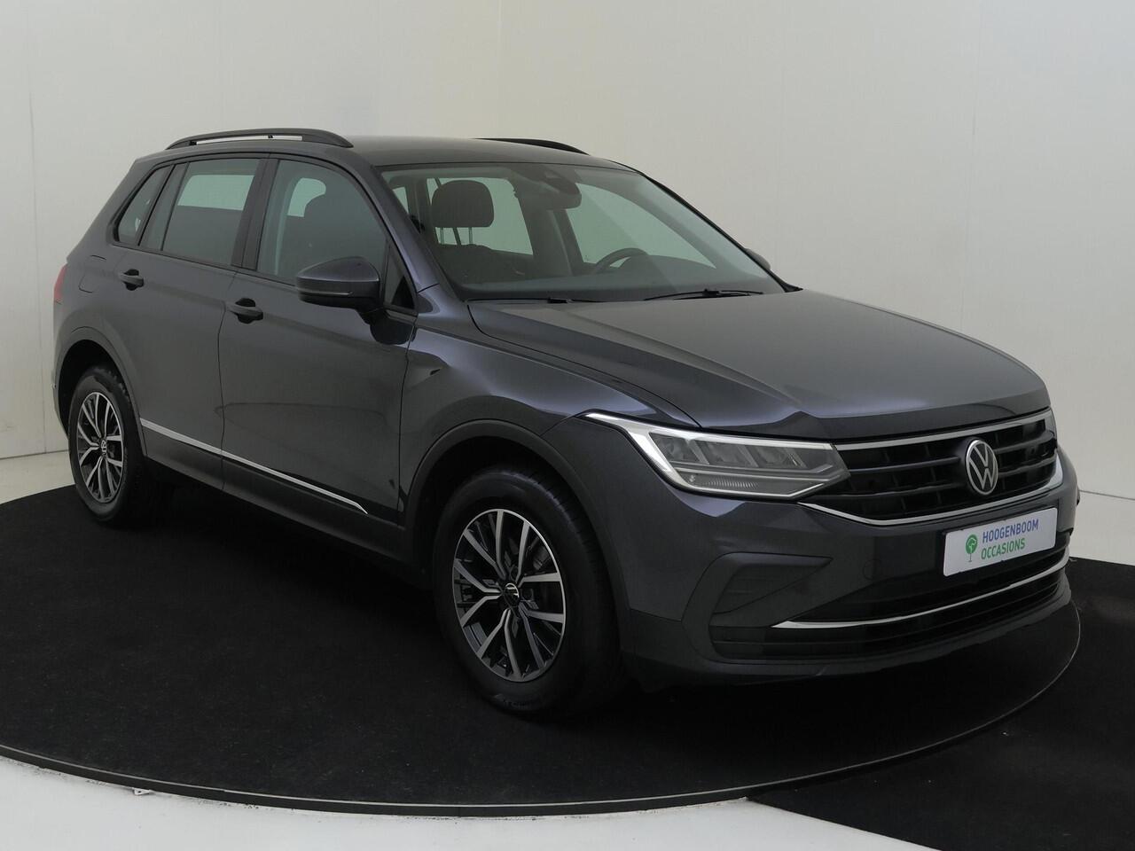 Volkswagen TIGUAN 1.4 TSI eHybrid Life | Trekhaak | Stoel- en stuurwielverwarming | 3-zone airco | CarPlay | Digital cockpit Pro | Adaptieve cruise control | Parkeersensoren |