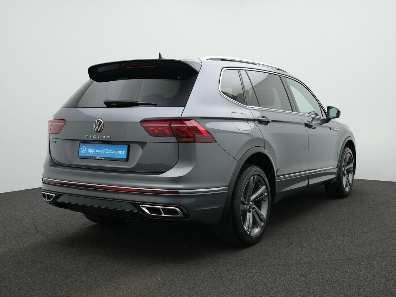 Volkswagen TIGUAN Allspace 7-zits 1.5 TSI R-Line Business | Panoramadak | Trekhaak | IQ Light | Stuur-/stoelverwarming | Achteruitrijcamera