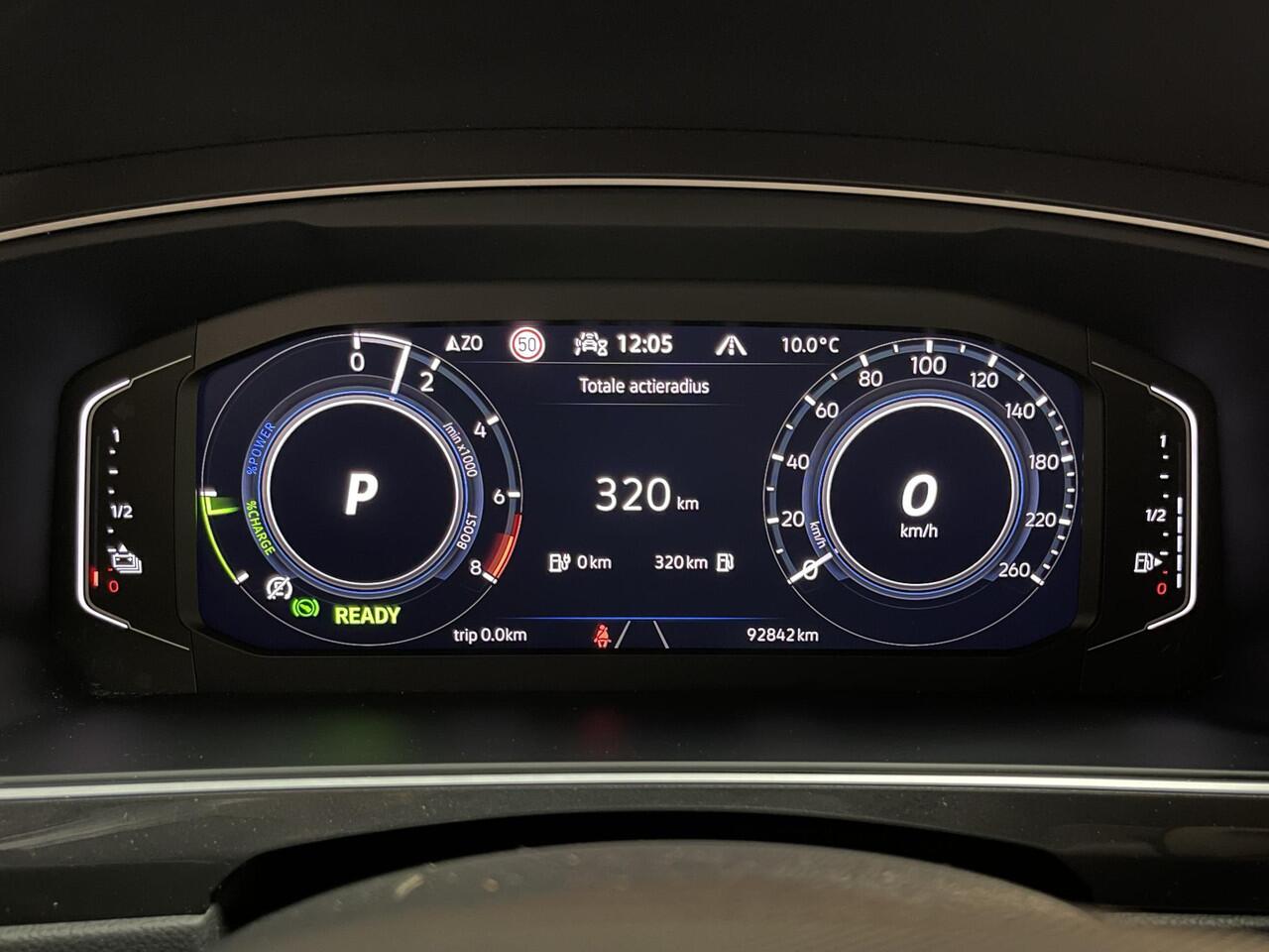 Volkswagen TIGUAN 1.4 TSI eHybrid R-Line Business Black Style 19"/Panoramadak/Trekhaak/Leder + memory/Head-up/Elektrische klep/Dodehoek/Stuur + stoelverwarming/IQ Lights/Adaptieve cruise