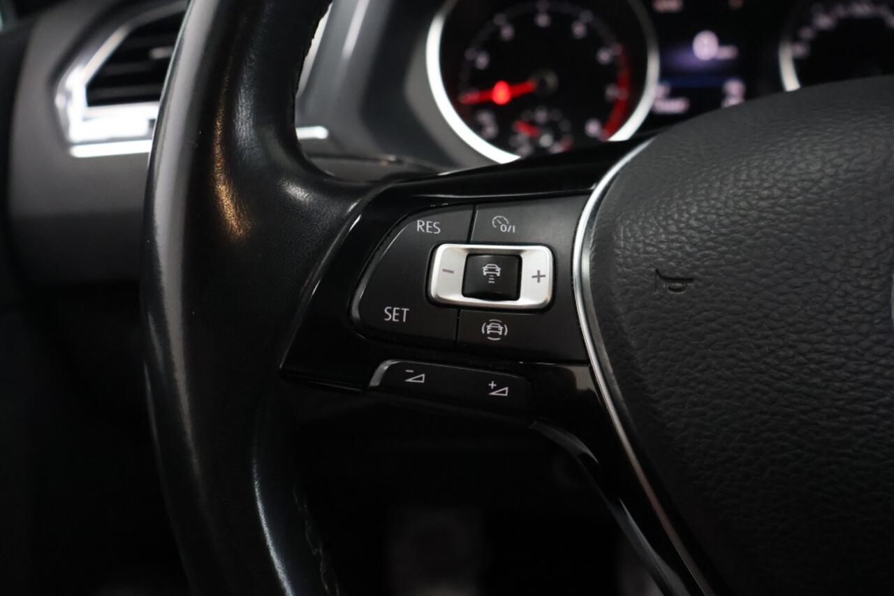 Volkswagen TIGUAN 1.5 TSI Business | Automaat | 7-persoons | Trekhaak | Panoramada