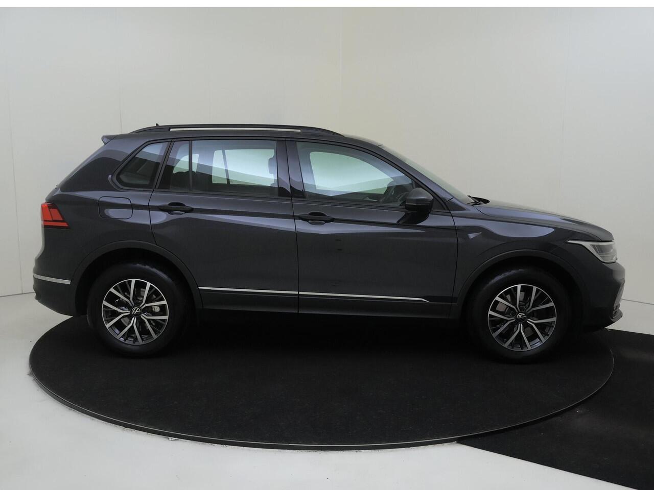 Volkswagen TIGUAN 1.4 TSI eHybrid Life | Trekhaak | Stoel- en stuurwielverwarming | 3-zone airco | CarPlay | Digital cockpit Pro | Adaptieve cruise control | Parkeersensoren |