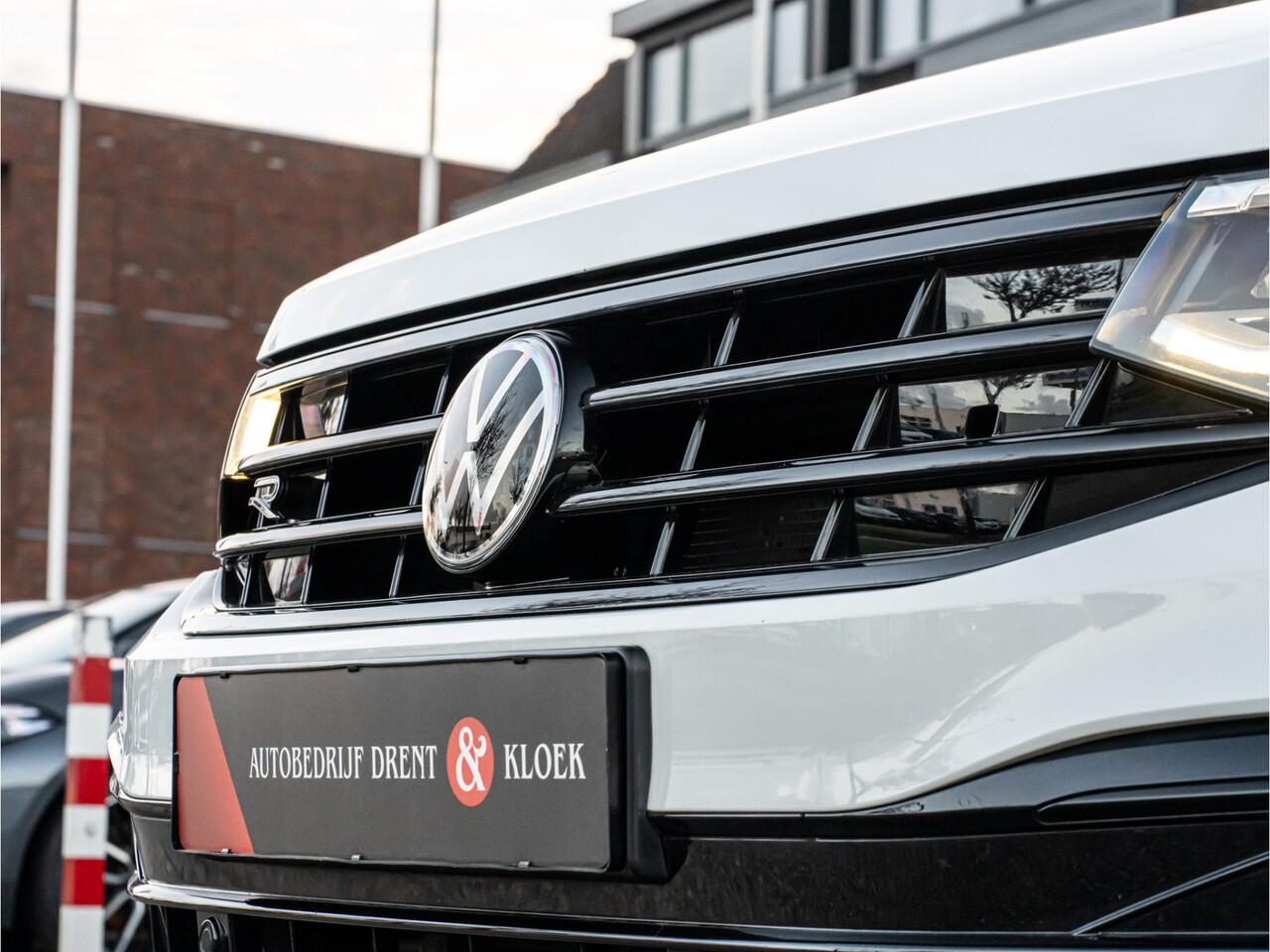 Volkswagen TIGUAN 1.4 TSI eHybrid R-Line Business+ BLACK OPTIC IQ LIGHT CAMERA TREKHAAK 19 INCH APPLE CARPLAY DODEHOEK