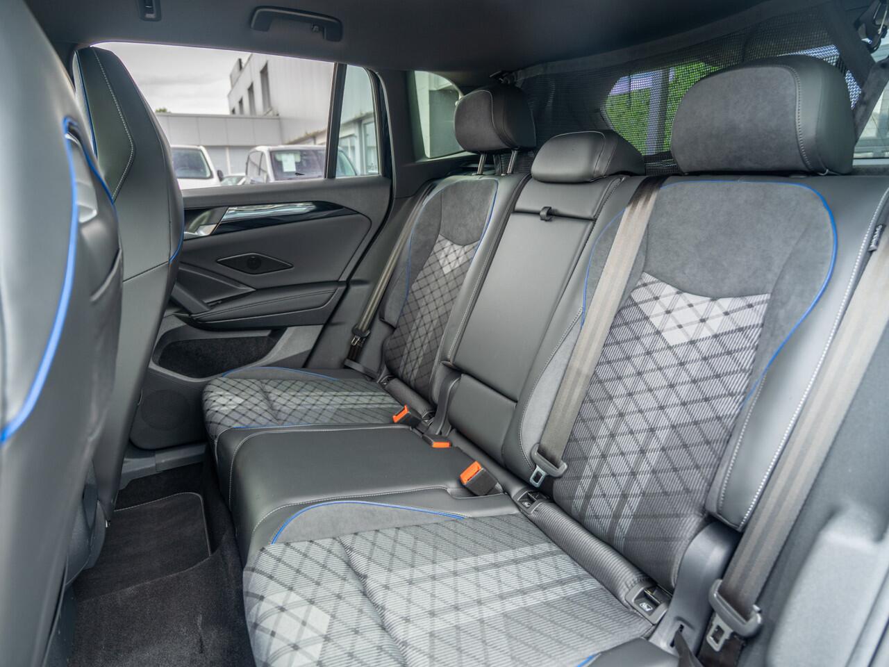 Volkswagen TIGUAN 1.5 eHybrid 272PK DSG R-Line | Massage | 360 Camera | Trekhaak | BTW | 120 km WLTP |