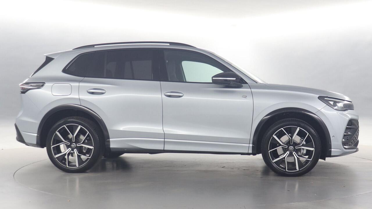 Volkswagen TIGUAN 1.5 eHybrid 272pk R-Line Edition PHEV DSG / Panoramadak / 350 Camera / Trekhaak