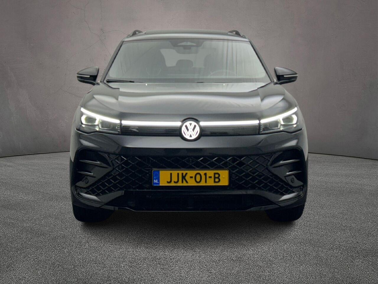 Volkswagen TIGUAN R-Line Edition 1.5 TSI eHybrid 204pk DSG Automaat Trekhaak, Black Style, Panoramadak, Adaptive cruise control, Navigatie, 360 camera, Achteruitrijcamera