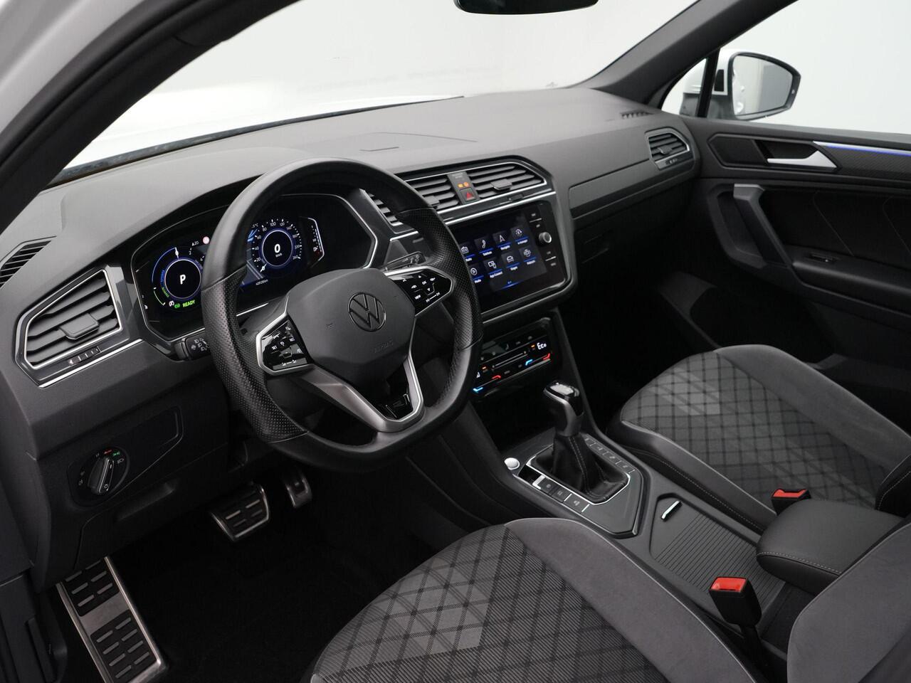 Volkswagen TIGUAN 1.4 TSI eHybrid 245 pk DSG R-Line Business+ | Panoramadak | Adaptief onderstel | IQ Light | Achteruitrijcamera