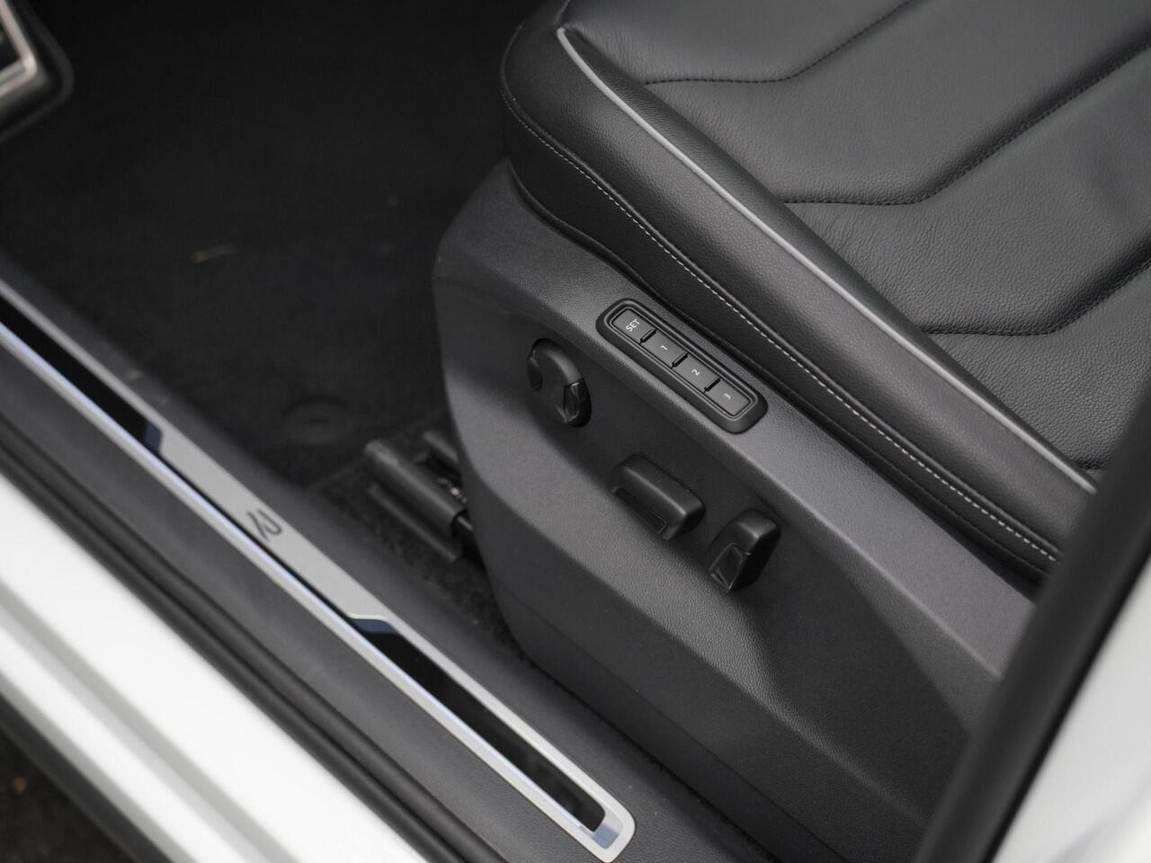 Volkswagen TIGUAN 1.4 TSI eHybrid 245 pk DSG R-Line Business+ | Panoramadak | Leder | Geheugenstoelen | Adaptief onderstel | Rondomzicht camera | IQ Light