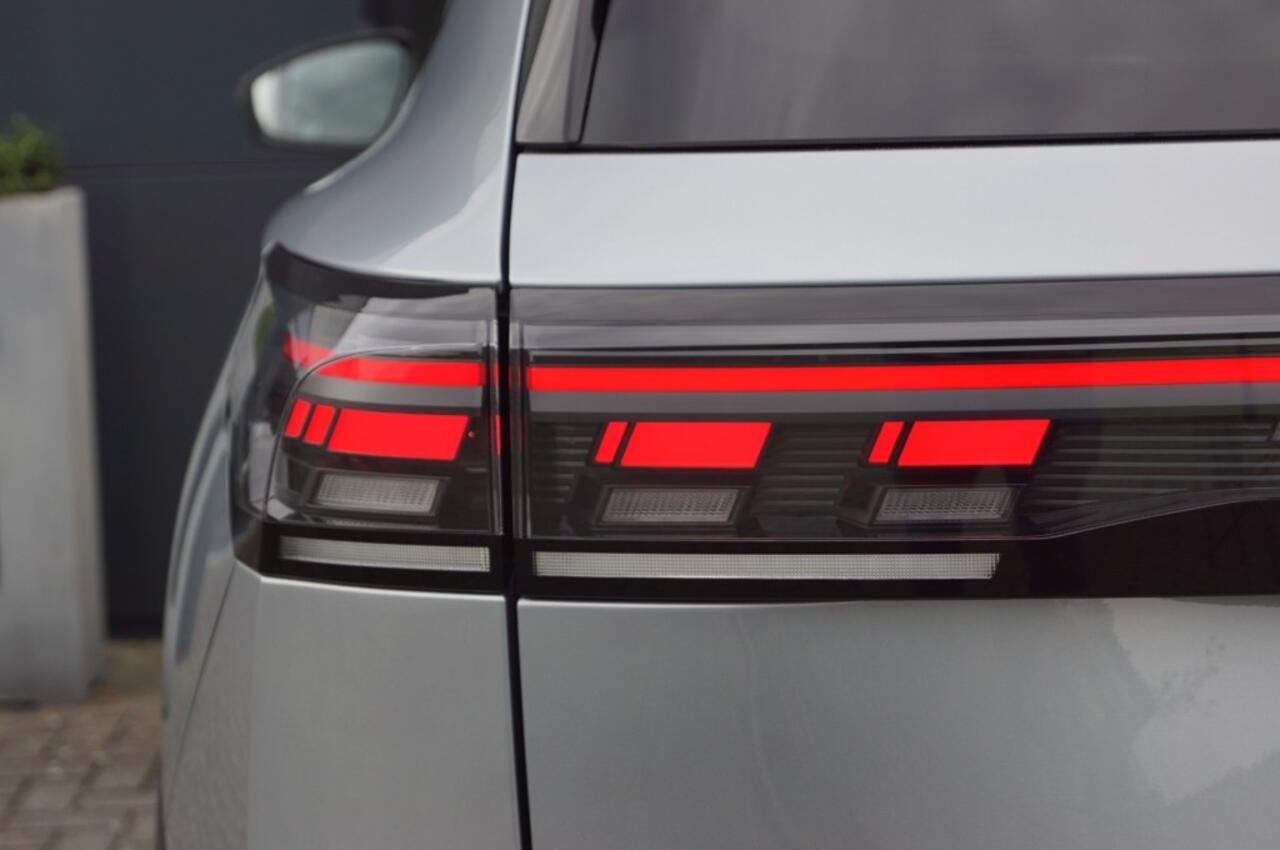 Volkswagen TIGUAN 1.5 eTSI DSG R-Line Black st 150pk /Panodak/Navi/360gr.Camera/Matrix LED/Trekh wegkl