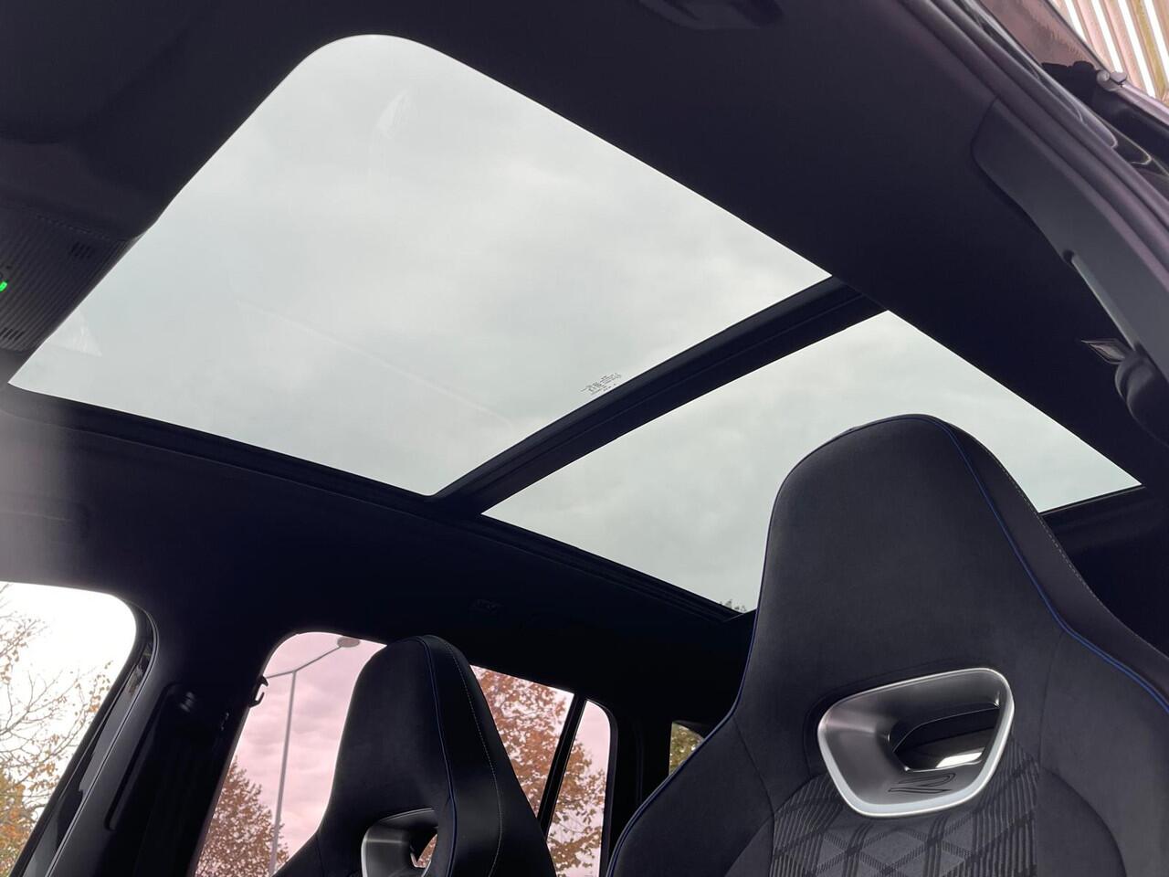 Volkswagen TIGUAN 1.5 eHybrid R-Line Edition / 272pk / Black Style / Trekhaak / 20'' LMV / Panoramadak / VW