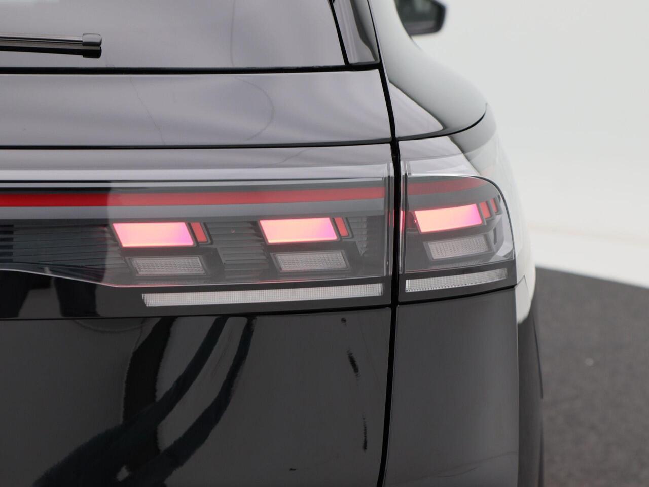 Volkswagen TIGUAN R-Line Edition 1.5 eHybrid 204 PK | Trekhaak | 360 Camera | LED Matrix | Black Style |