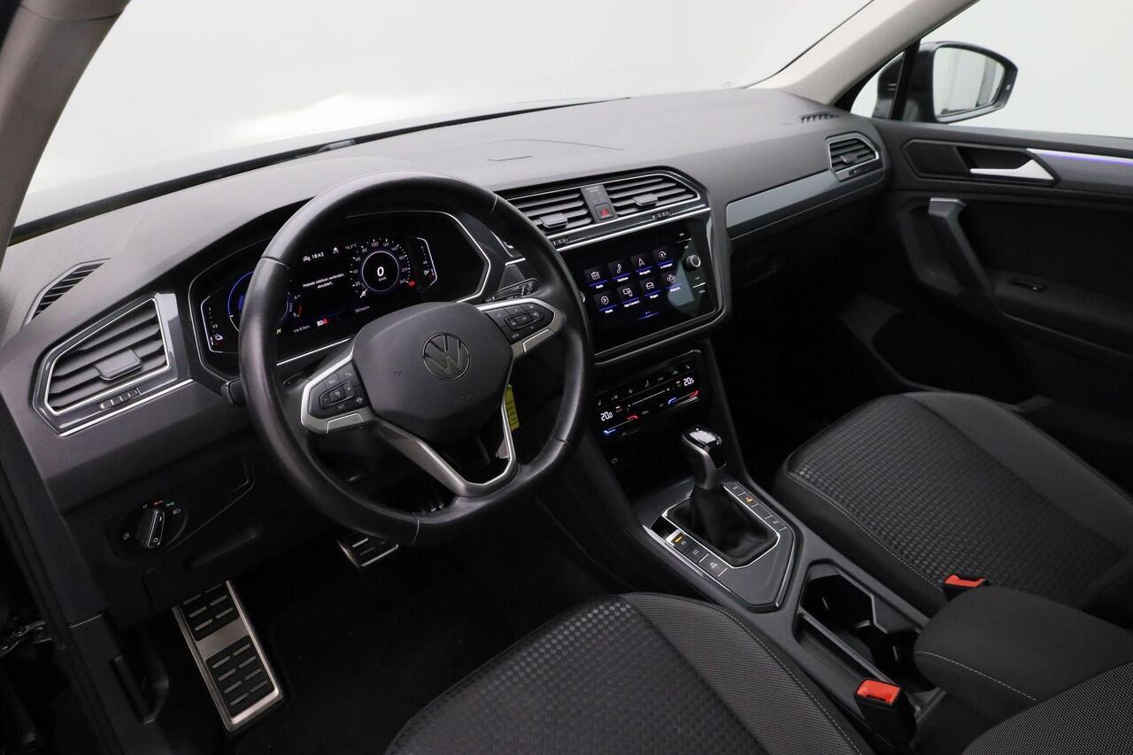 Volkswagen TIGUAN 1.4 TSI 245 pk DSG eHybrid Active Business | Panoramadak | Adaptief onderstel | Stuur-/stoelverwarming | Adaptive Cruise