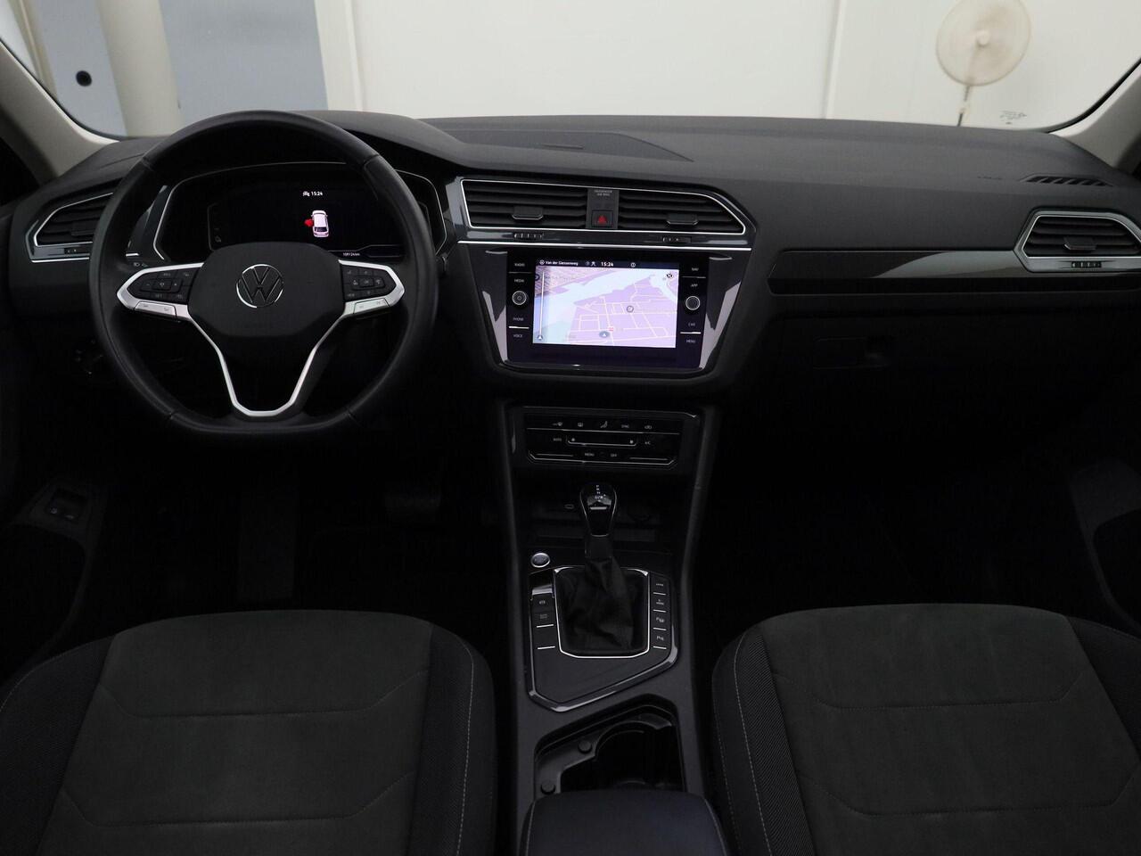 Volkswagen TIGUAN 1.4 TSIeHybrid 180kW/245PK Elegance DSG · Panoramadak · Apple/Android Car Play · Camera + Parkeersensoren · Navigatie