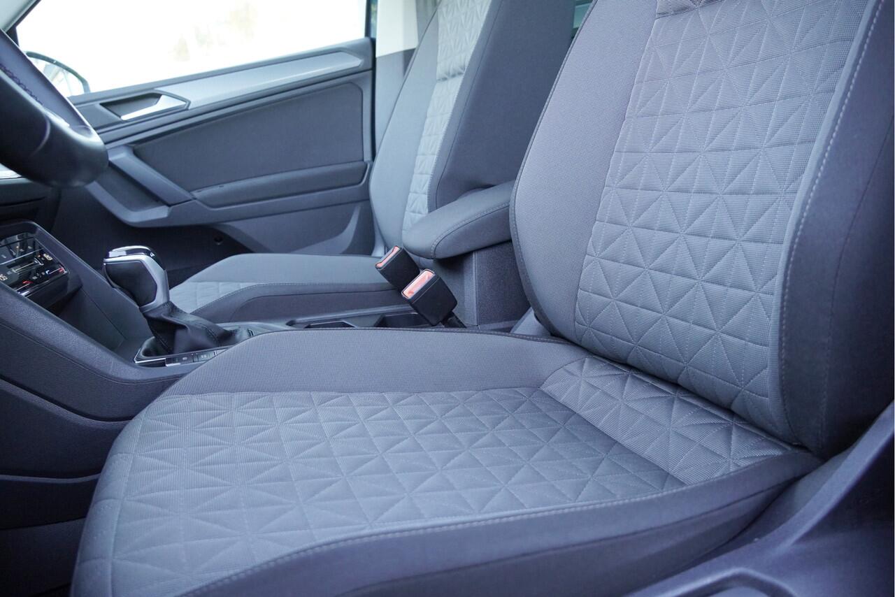 Volkswagen TIGUAN 1.5 TSI 150PK! Automaat Life Business BJ2021 Lmv 17" | Led V+A | Pdc | Navi | Keyless entry | Elek. trekhaak | Elek. achterklep | App-Connect | Virtual cockpit | Climate control | Cruise control | Extra getint glas