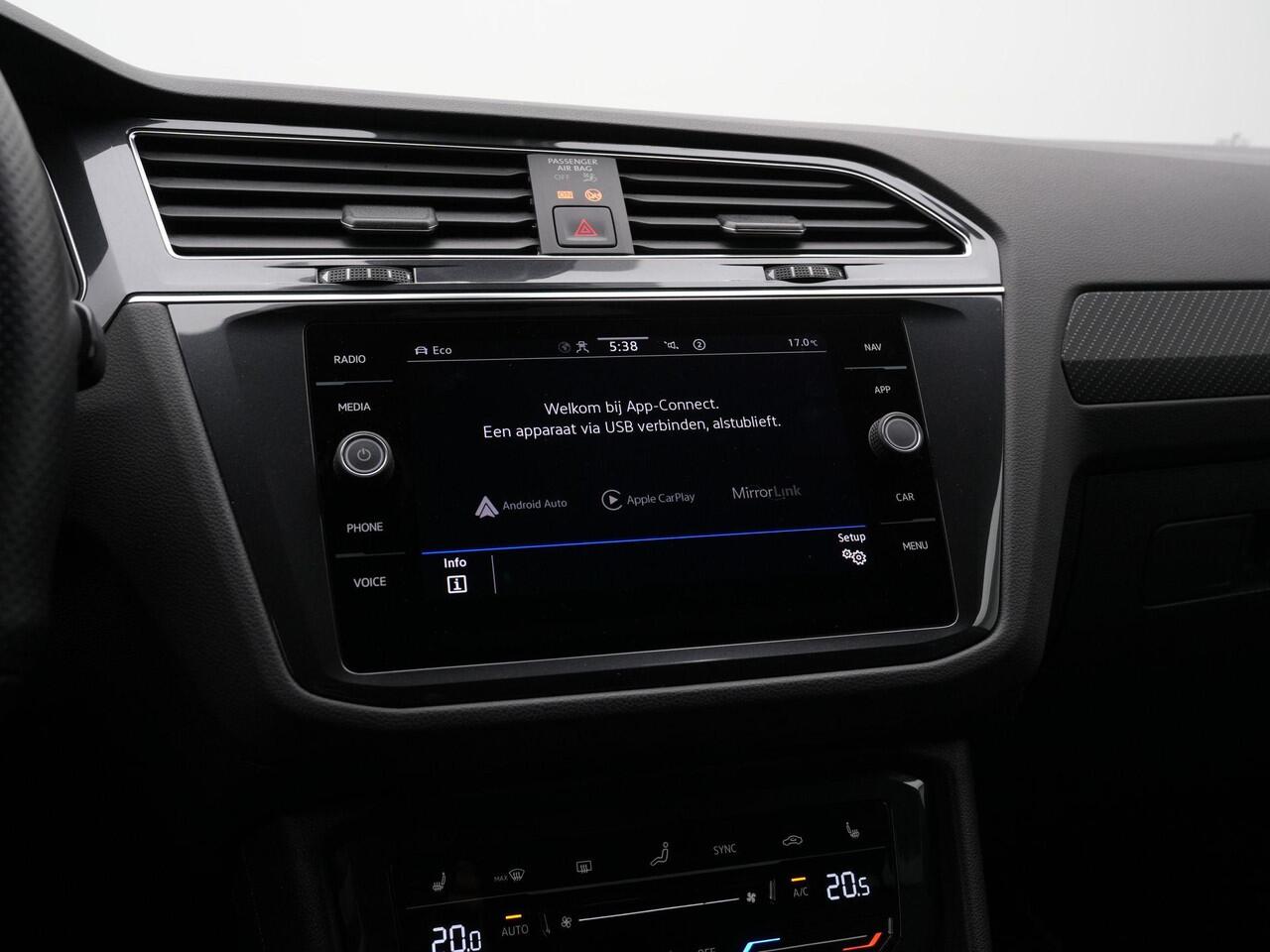 Volkswagen TIGUAN 1.4 TSI eHybrid 245 pk DSG R-Line | Trekhaak | Adaptief onderstel | IQ Light | Stuur-/stoelverwarming | Achteruitrijcamera