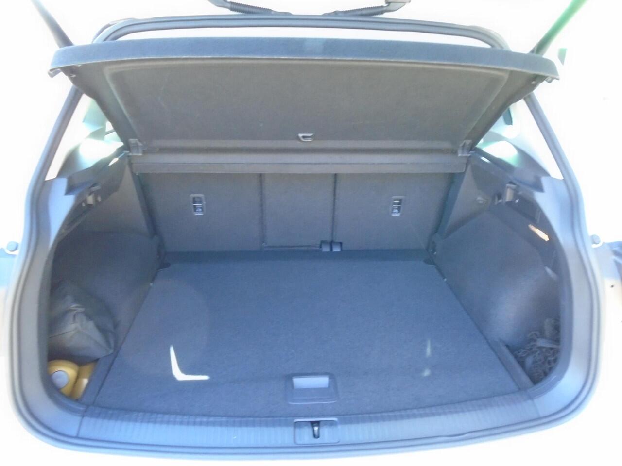 Volkswagen TIGUAN 1.5 TSI Comfortline Business met Trekhaak en Navigatie systeem