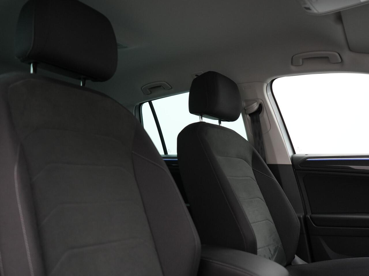 Volkswagen TIGUAN 1.4 TSI eHybrid Elegance Plug In Hybrid 245pk Dealer O.H PHEV | Adaptive Cruise | Head Up | IQ Light | 360 Camera | Alcantara Sportstoelen Massage & Verwarmd | Sfeerverlichting | Keyless | Stuur Verwarmd | Apple Carplay | Navigatie | DAB |