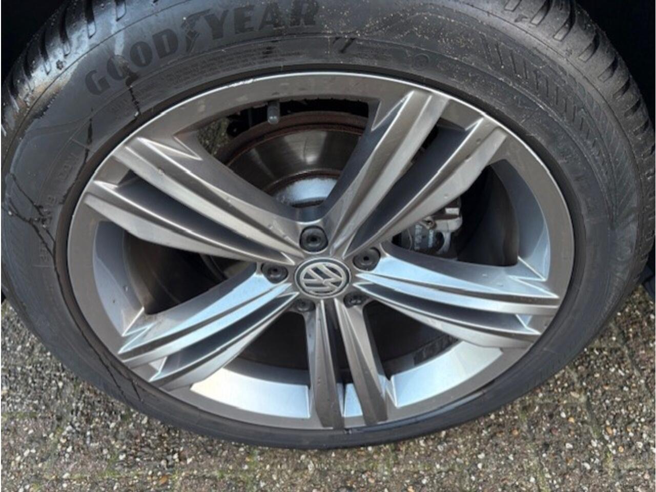 Volkswagen TIGUAN 1.5 TSI ACT Highline Business R 2 EIGENAAR * DEALERONDERHOUDEN * NAP * AUTOMAAT *NAVI* PANO* CRUISE *XENON* ENZ*