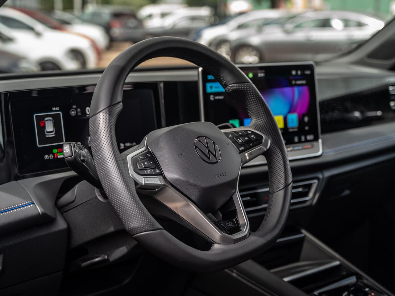 Volkswagen TIGUAN 1.5 eHybrid 272PK DSG R-Line | Massage | 360 Camera | Trekhaak | BTW | 120 km WLTP |