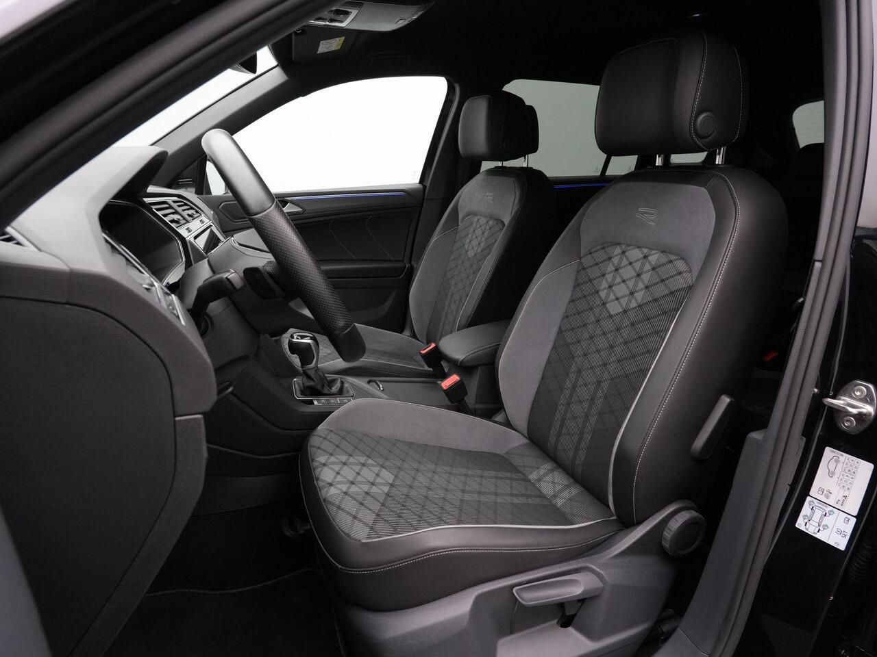 Volkswagen TIGUAN 1.4 TSI eHybrid 245 pk DSG R-Line | Trekhaak | Adaptief onderstel | IQ Light | Stuur-/stoelverwarming | Achteruitrijcamera