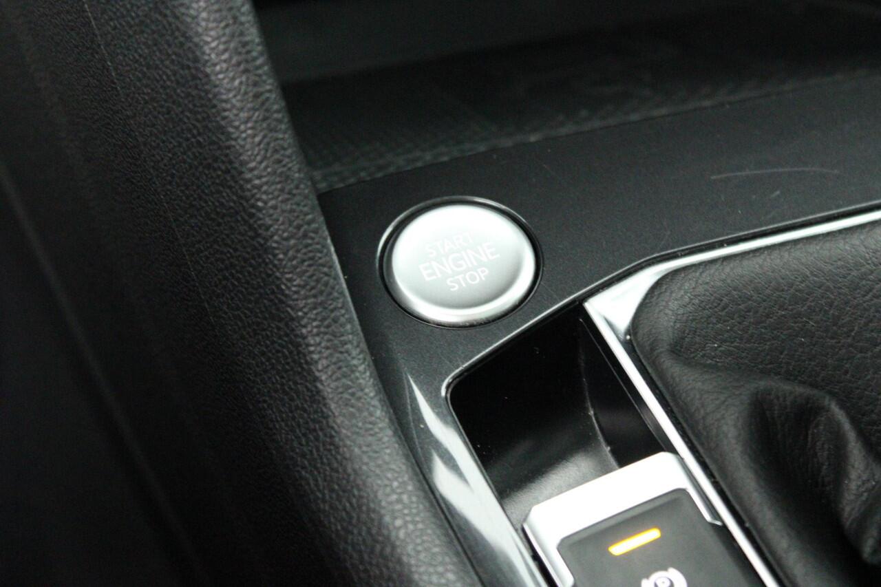 Volkswagen TIGUAN Allspace 1.5 TSI 150pk DSG R-Line Business+ 7Pers. Camera Keyless Led Stoelverwarming Virtual Cockpit Panoramadak Navigatie