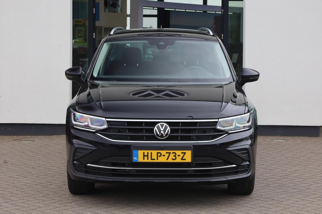 Volkswagen TIGUAN 1.4 TSI eHybrid Active PL ¤653 p/m* 245PK / 180kW DSG, Wegklapbare trekhaak, achteruitrijcamera (rear view), elektrische achterklep (easy open en close), 18" 'Nizza' LMV, LED Matrix (IQ.Lights), alarm klasse III, keyless start & entry, rondomzicht camera 