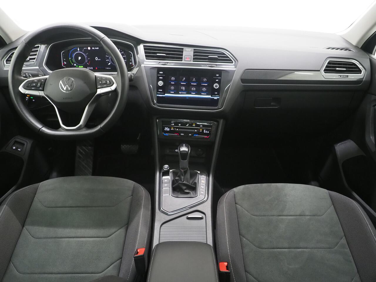 Volkswagen TIGUAN 1.4 TSI eHybrid Elegance | Panoramadak | Trekhaak | Camera | Adaptive Cruise | Virtual | Keyless | Carplay