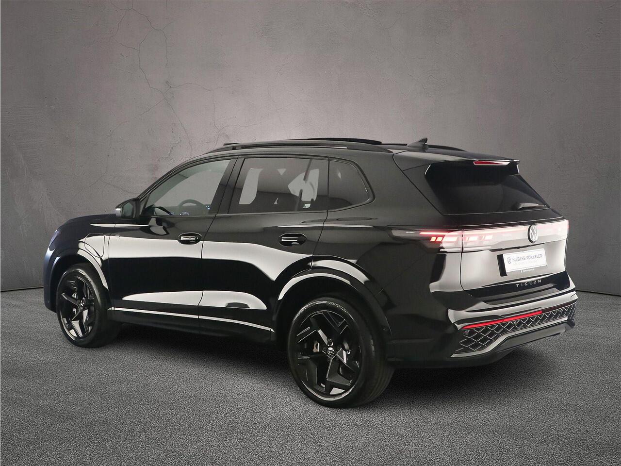 Volkswagen TIGUAN R-Line Edition 1.5 eHybrid 272pk DSG Automaat Trekhaak, Panoramadak, Elektrische achterklep, Achteruitrijcamera, Adaptive cruise control