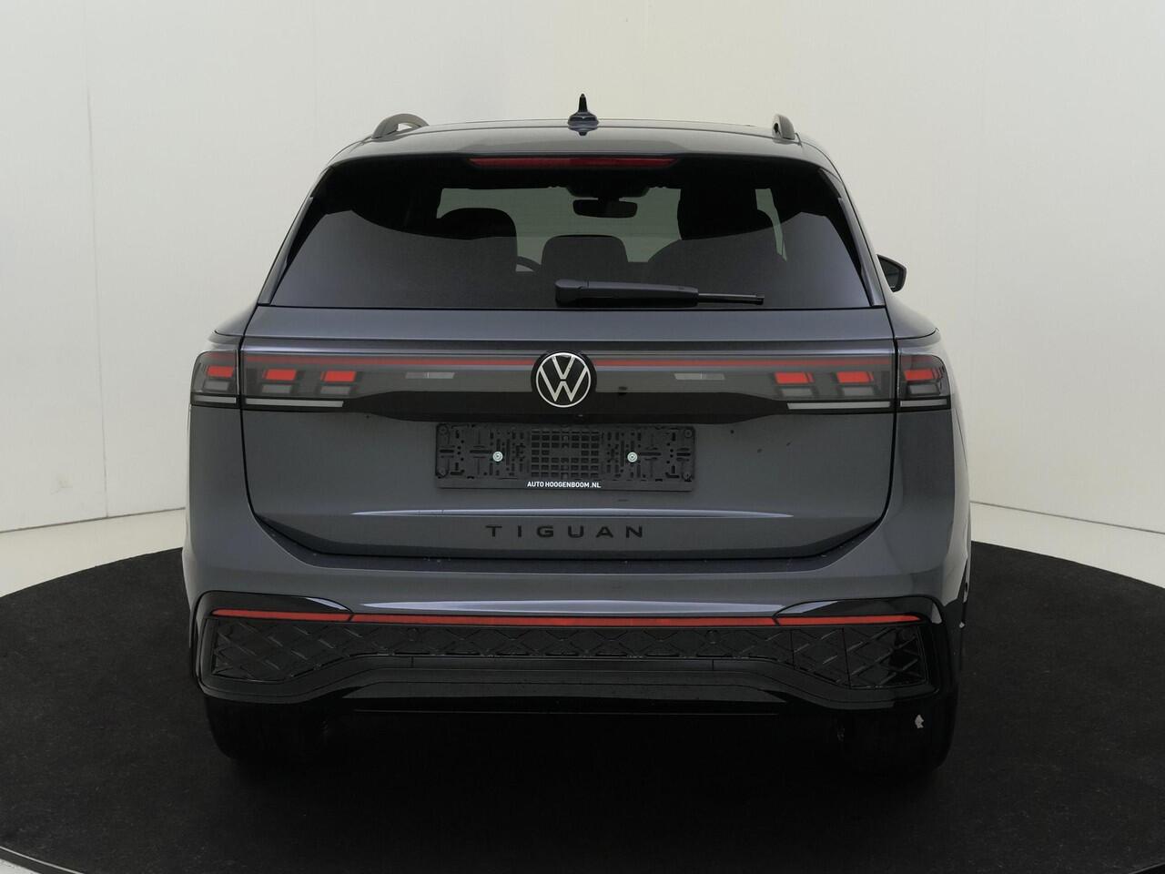 Volkswagen TIGUAN R-Line Edition - eHybrid | 'App-Connect' draadloze smartphone integratie | Automatische afstandsregeling (Adaptive Cruise Control) | Black Style Pakket