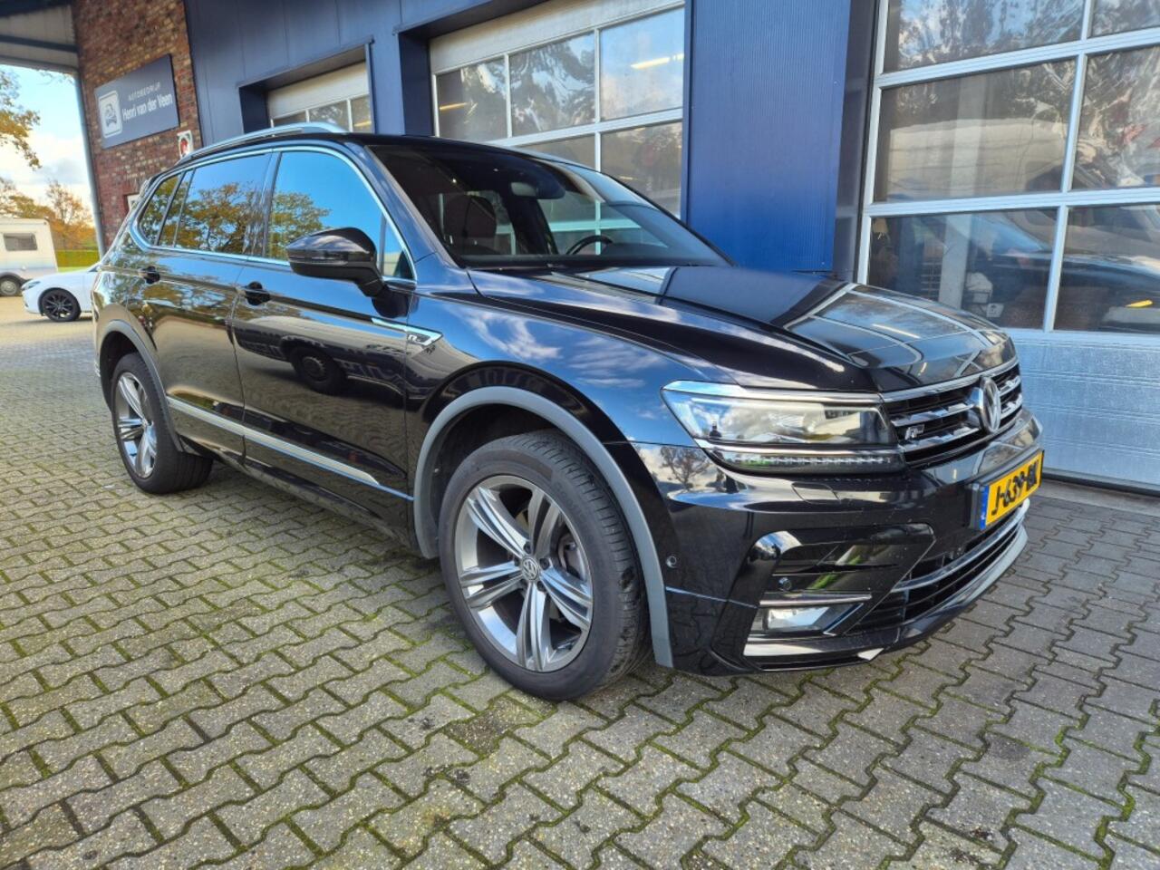 Volkswagen TIGUAN 1.5 TSI Highline Business R line 7p, Pano, stuur/stoel verwarming, Massage stoelen trekhaak, VC, Camera, ALL in prijs.