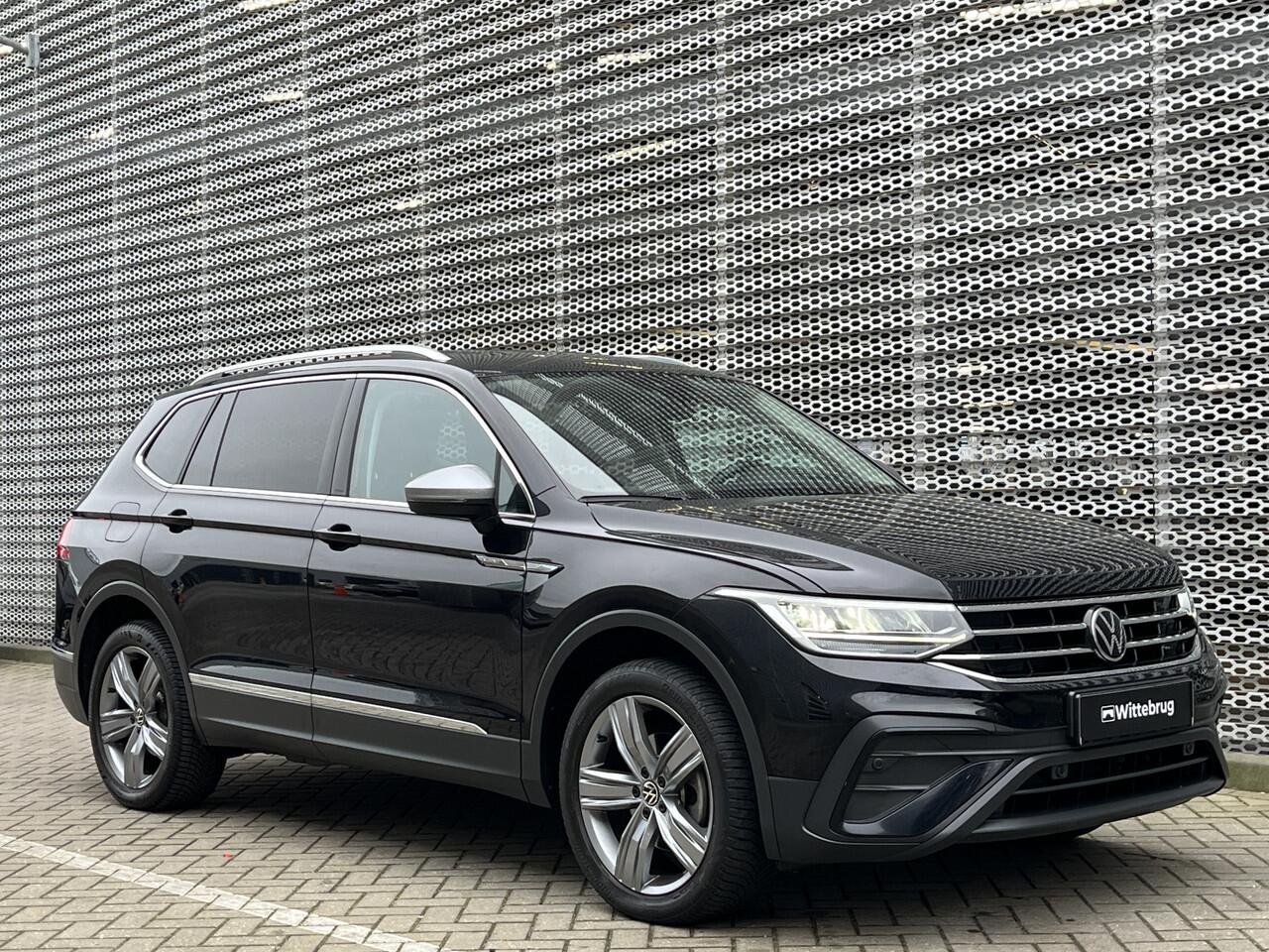 Volkswagen TIGUAN Allspace 1.5 TSI 150PK DSG Life / 7 Persoons / Digitale Cockpit / Trekhaak / Achteruitrijcamera / Parkeersensoren V + A / Achterklep elektrisch / Lane Assist **